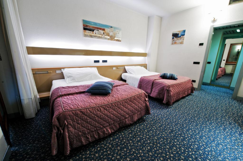 Hotel Michelangelo Biella Cameră foto
