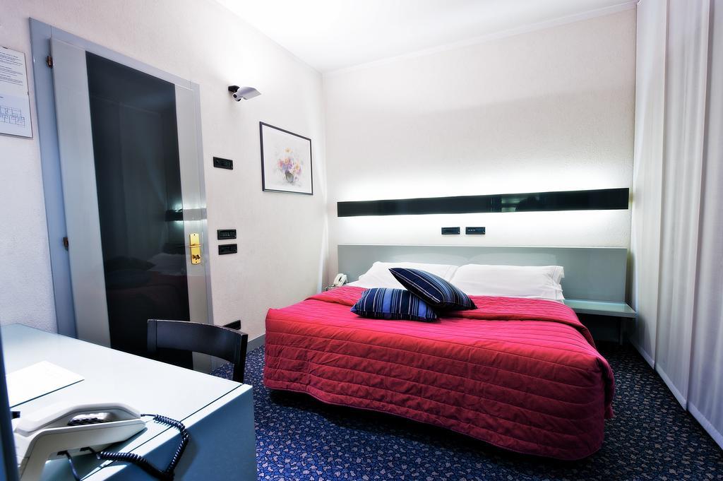 Hotel Michelangelo Biella Cameră foto