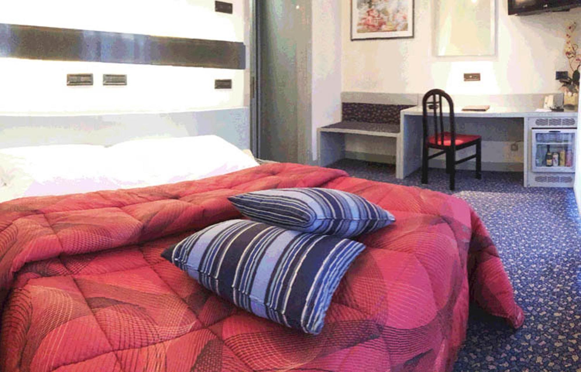 Hotel Michelangelo Biella Cameră foto